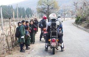 Bikers chatting with school kids on the way to Wangdu.